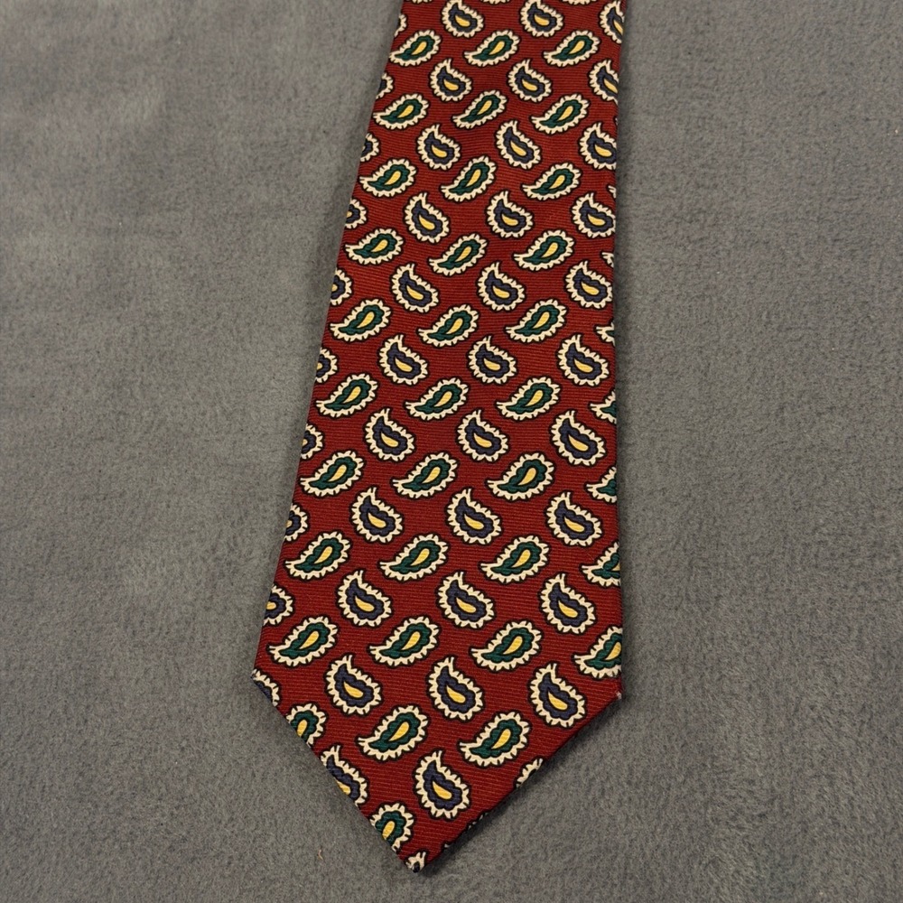 Tommy Hilfiger Mens Silk Tie Red Paisley Yellow Heraldic Lion Crest Reversible